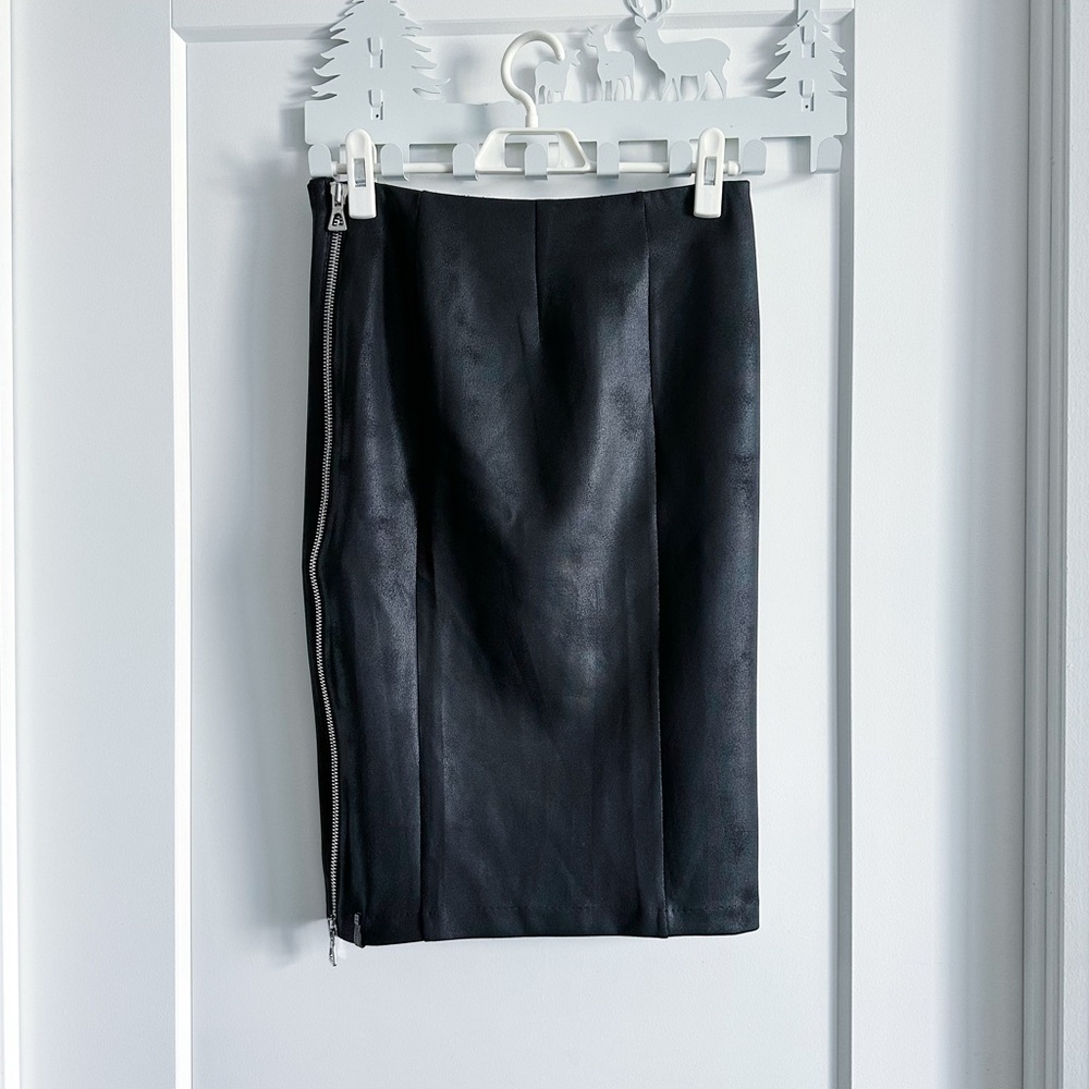 RUDSAK Black Leather Pencil Skirt with Zipper